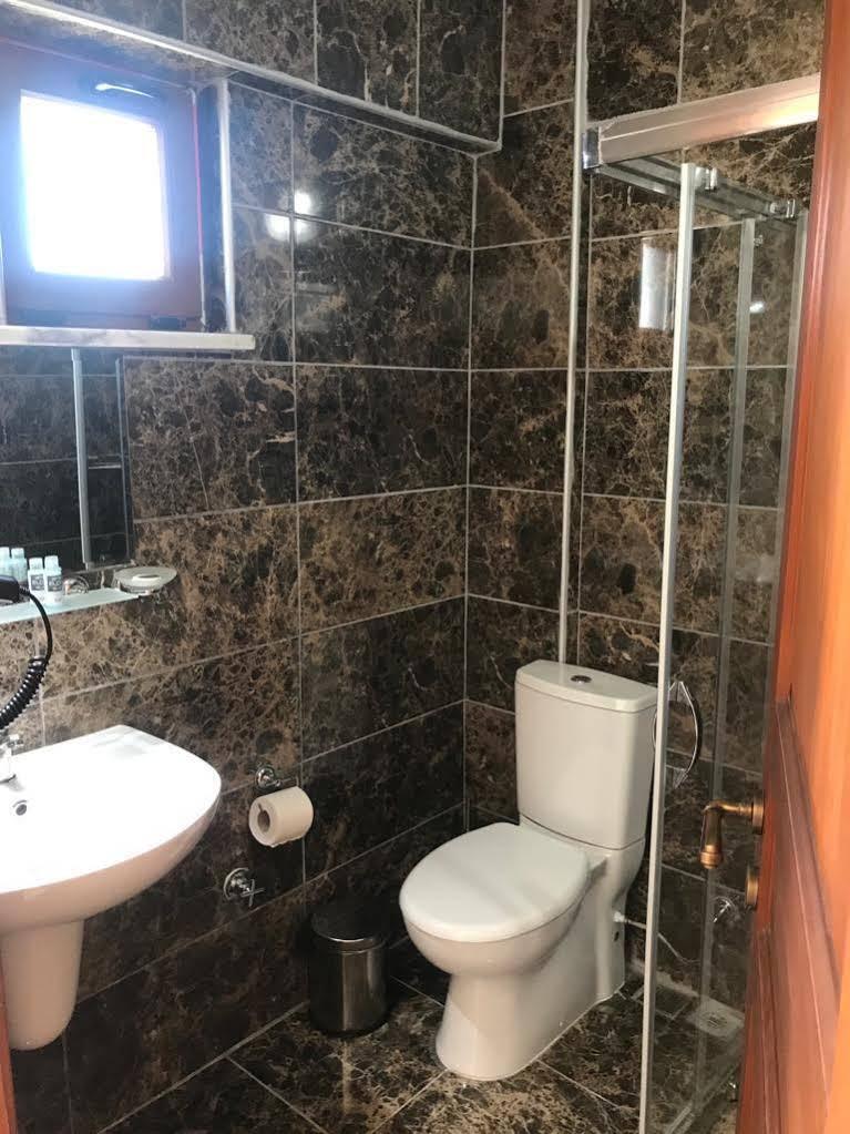 Sukha Inn Hotel & Beach Бозджаада Экстерьер фото