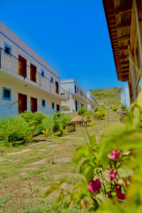 Sukha Inn Hotel & Beach Бозджаада Экстерьер фото