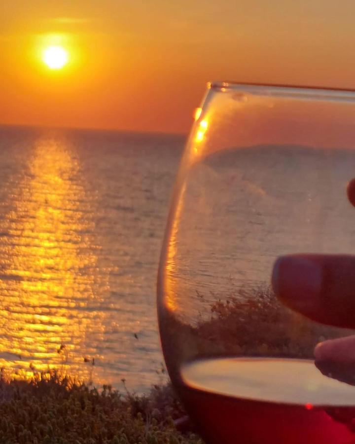 Sukha Inn Hotel & Beach Бозджаада Экстерьер фото